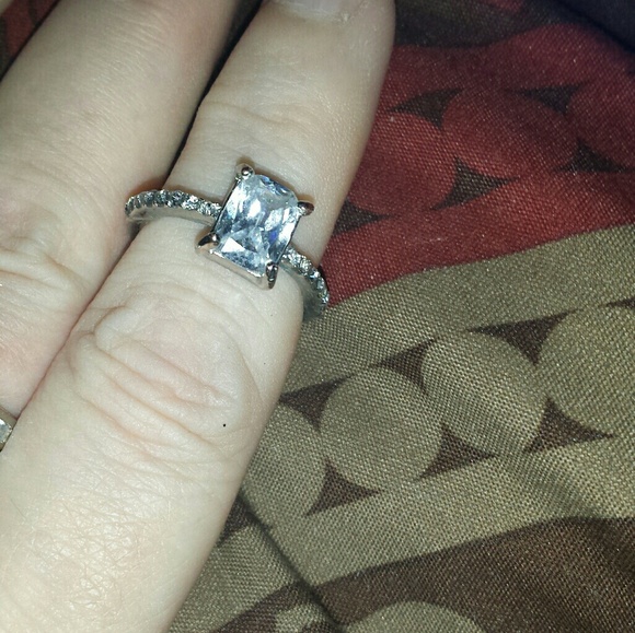 Silver/diamond ring - Picture 3 of 4